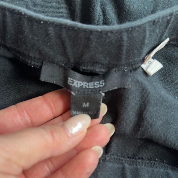 Classic Black Cropped Leggings - Picture 3 of 5